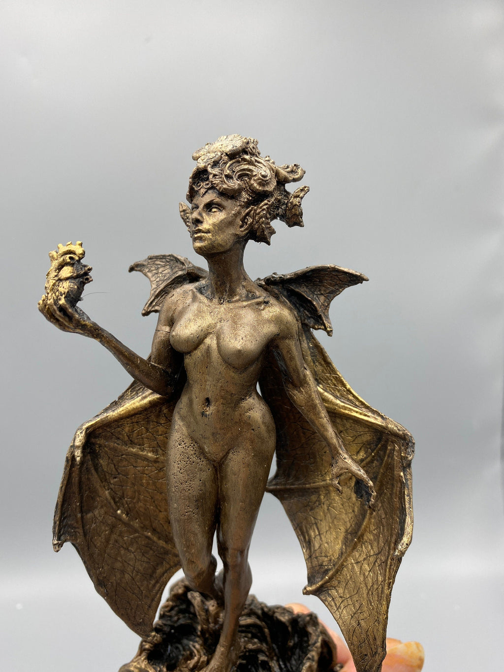 Lilith Altar Statue