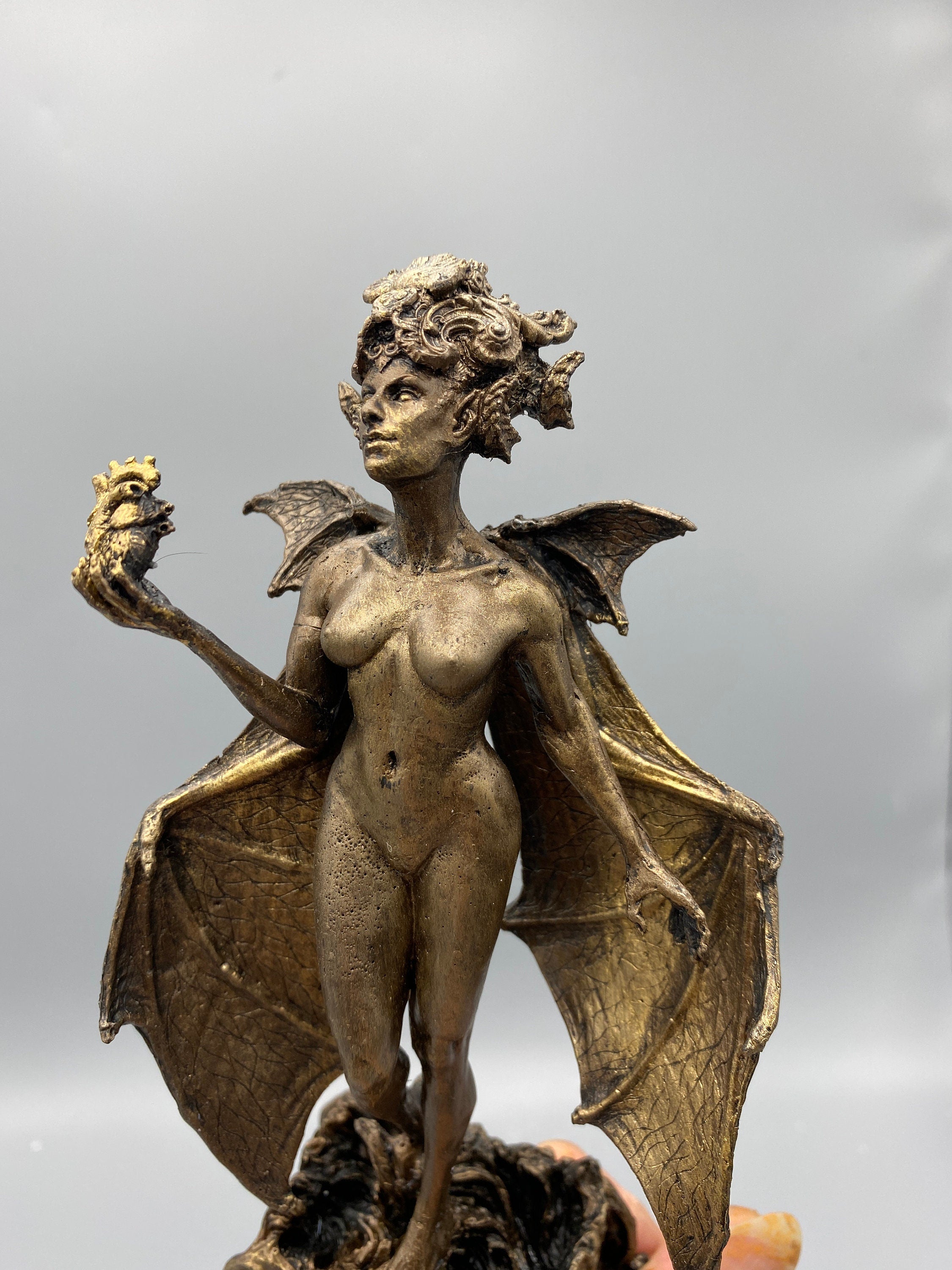 Lilith Altar Statue